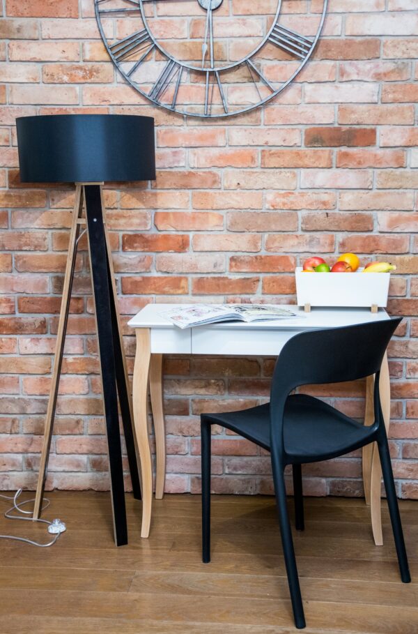 Bureau desk en bois Lillo small par Marcin Gładzik