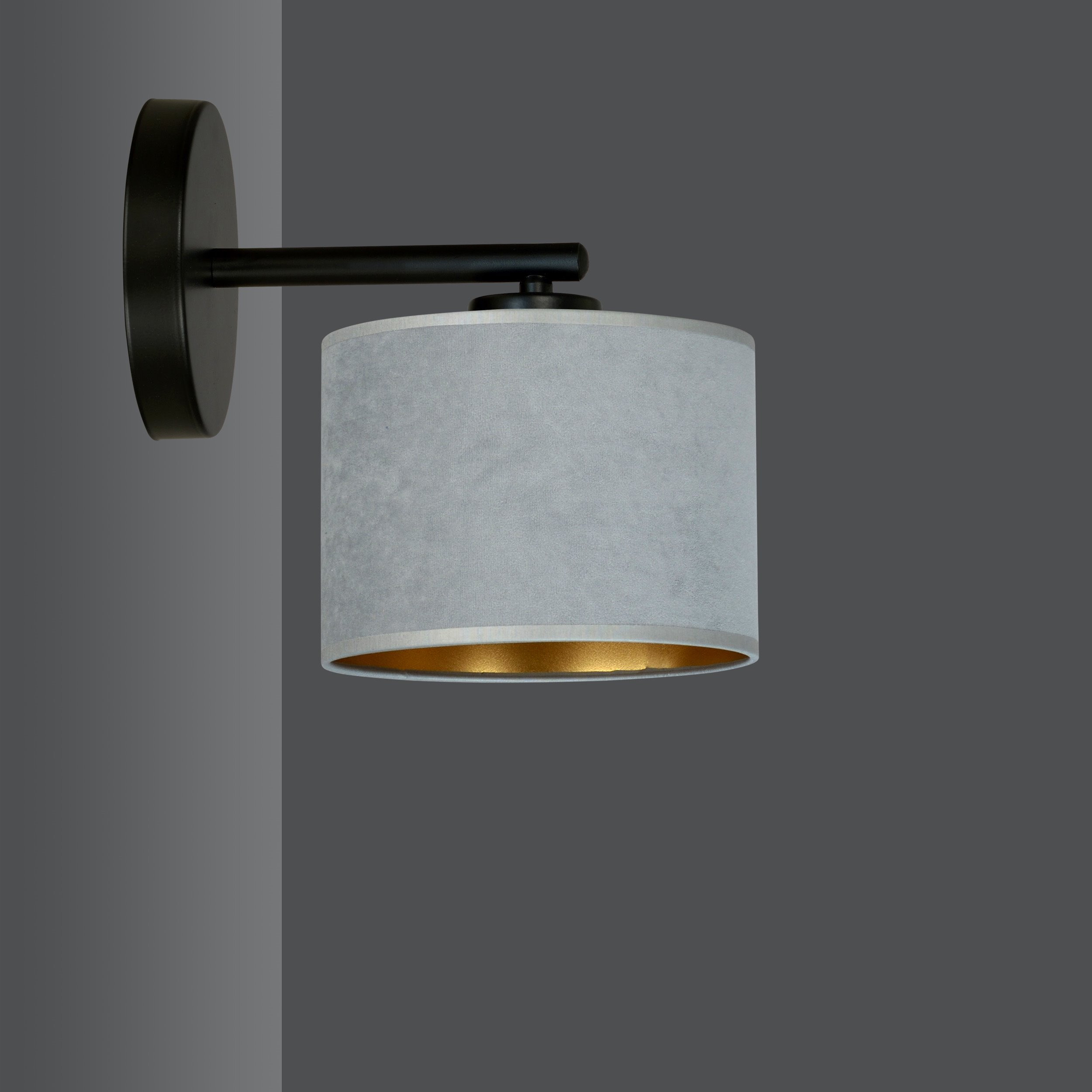 Applique murale Hilde base en métal et abat-jour en velours au design contemporain par Emibig