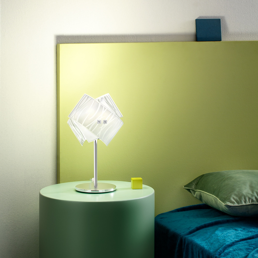 Lampe à poser Agnese base en métal et diffuseur avec verre blanc sérigraphié et décoré par Gea Luce