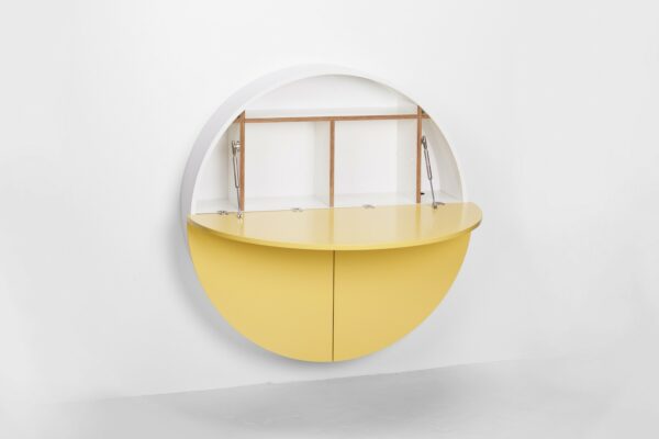 Bureau mural Pill bleu en bois par Inesa Malafej au design scandinave