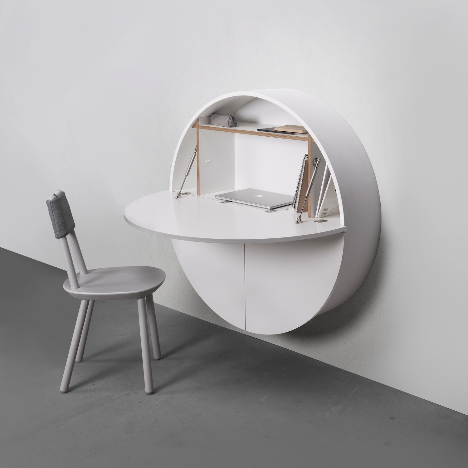 Bureau mural Pill bleu en bois par Inesa Malafej au design scandinave