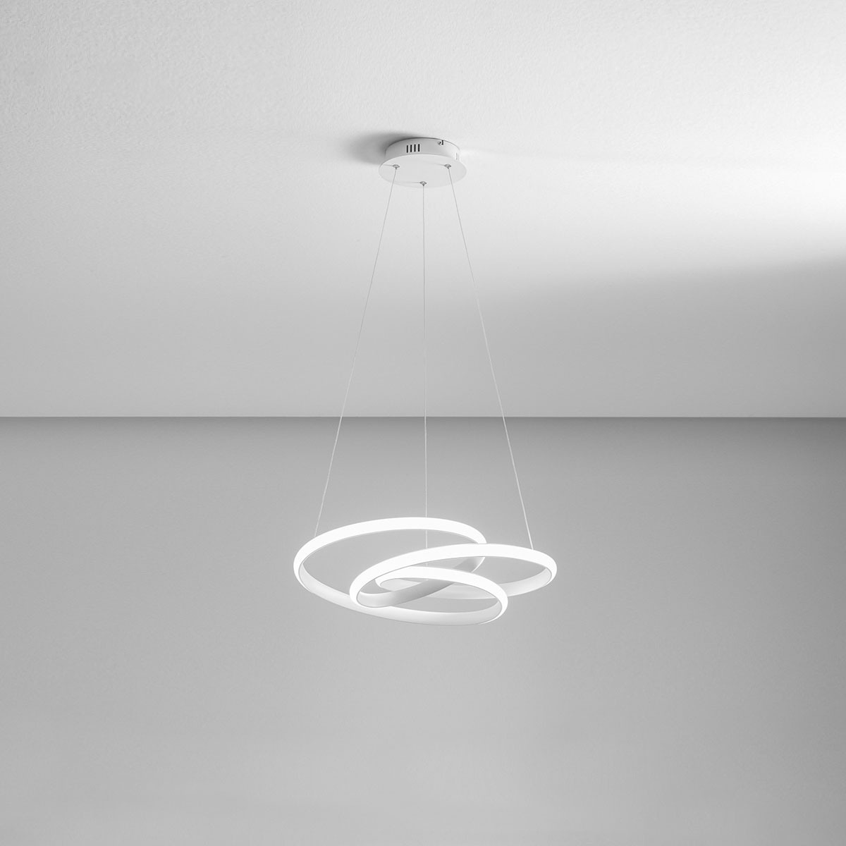 Suspension Diva structure en aluminium avec diffuseur en silicone au design contemporain par Gea Luce