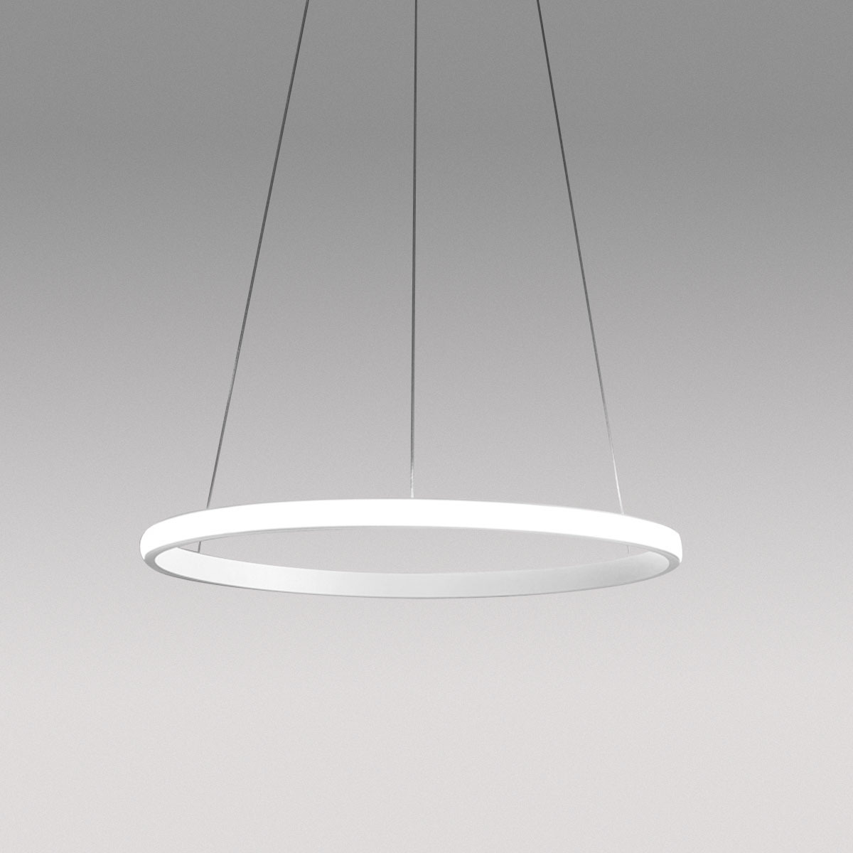 Suspension Iole base en aluminium avec diffuseur en silicone blanc opale au design contemporain par Gea Luce