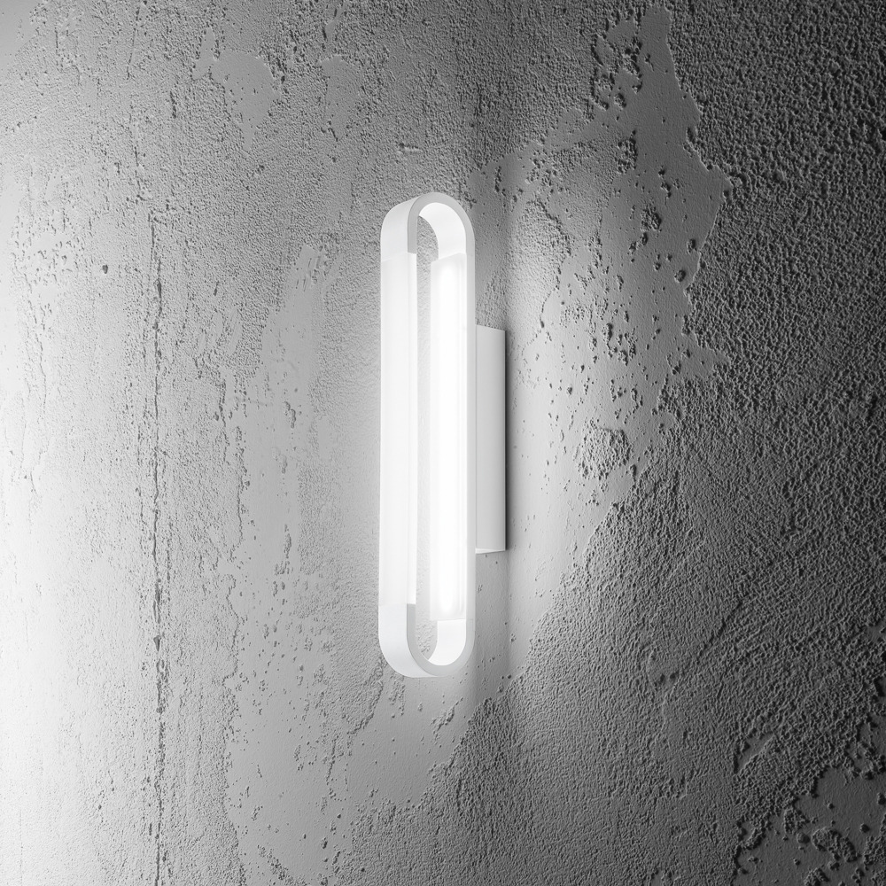 Applique murale Gap 470C en aluminium avec diffuseur en acrylique satinée transparente au design contemporain par Gea Luce