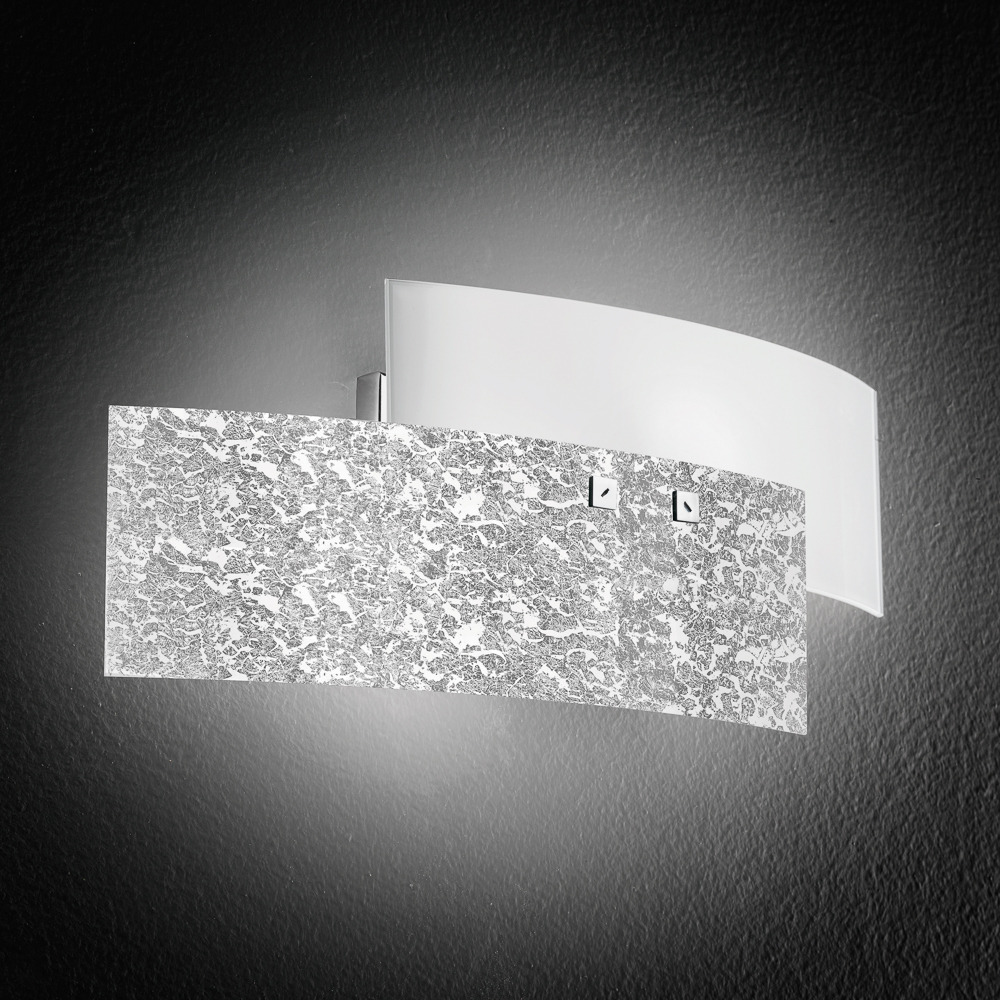 Applique murale Lara en métal finitiion chromée et diffuseur en verre au design contemporain par Gea Luce