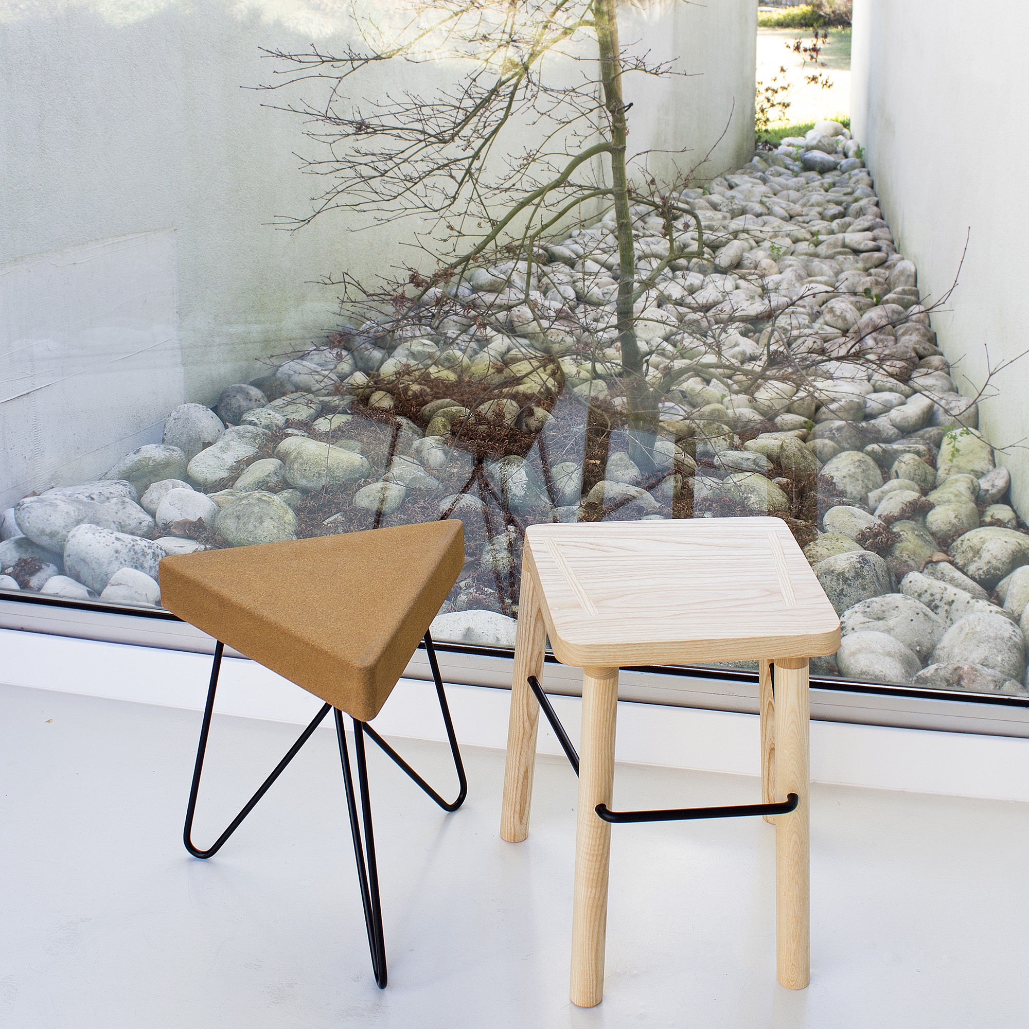 Tabouret design Três en liège clair par Filipa Mendes & Gustavo Macedo