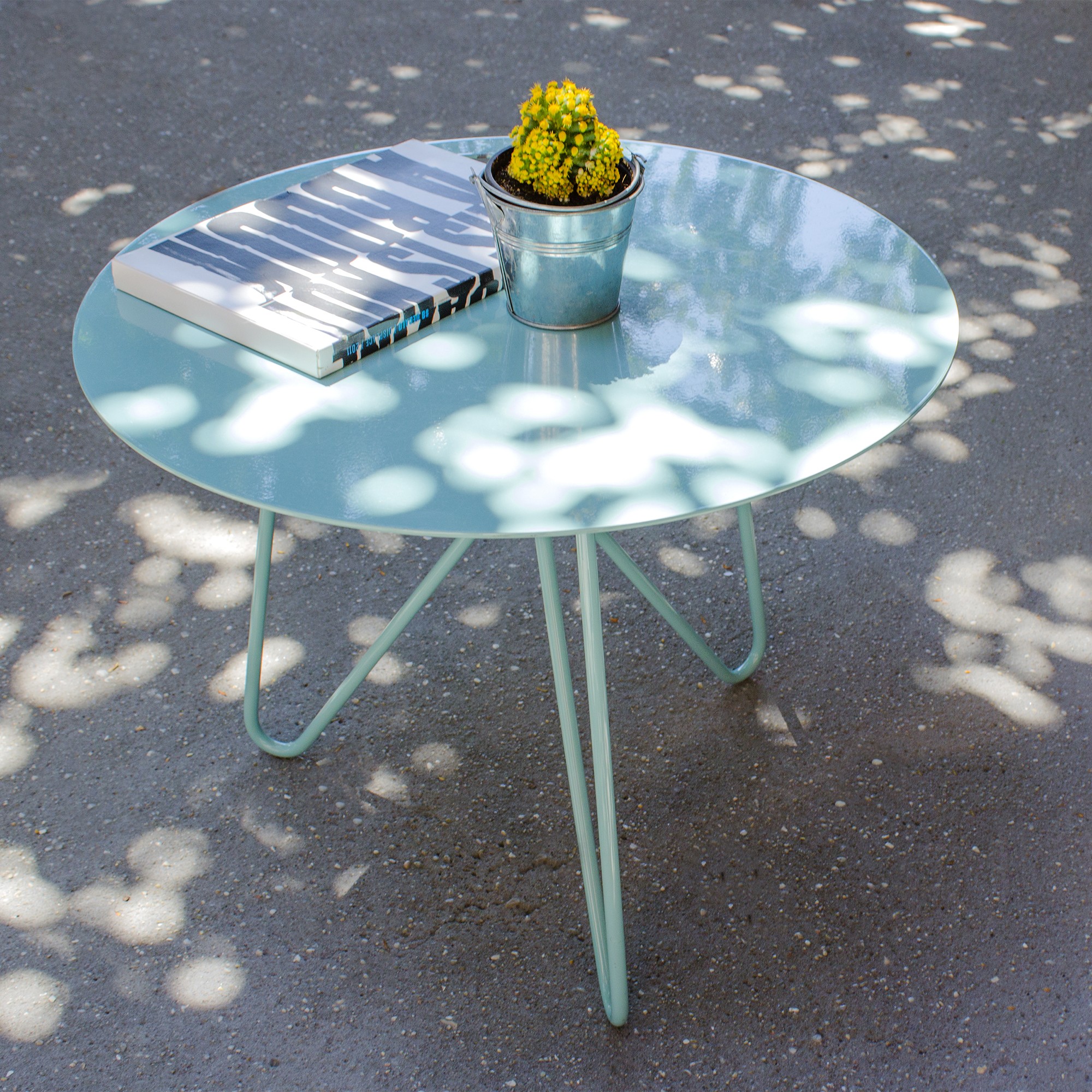 Table basse design SEIS en acier par Filipa Mendes & Gustavo Macedo