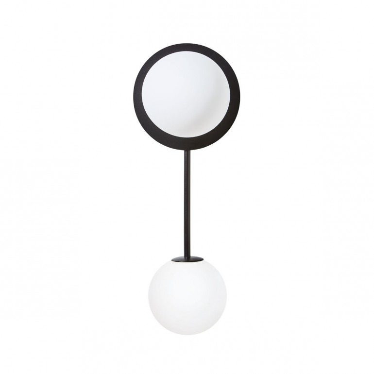 Applique murale Furiko base en métal avec abat-jour en verre blanc au design contemporain par Ummo lighting