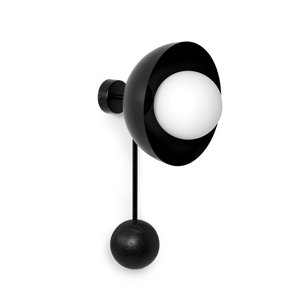 Applique murale Kello cadre en métal détail boule en bois au design contemporain par Ummo lighting