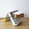 Lampe à poser aimantée Glint V2 blanc en liège et métal par Filipa Mendes & Gustavo Macedo