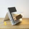 Lampe à poser aimantée Glint V2 blanc en liège et métal par Filipa Mendes & Gustavo Macedo