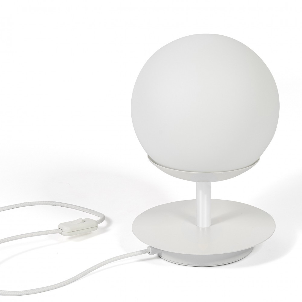Lampe à poser Plaat cadre en métal avec diffuseur en boule blanc opale au design contemporain par Ummo lighting