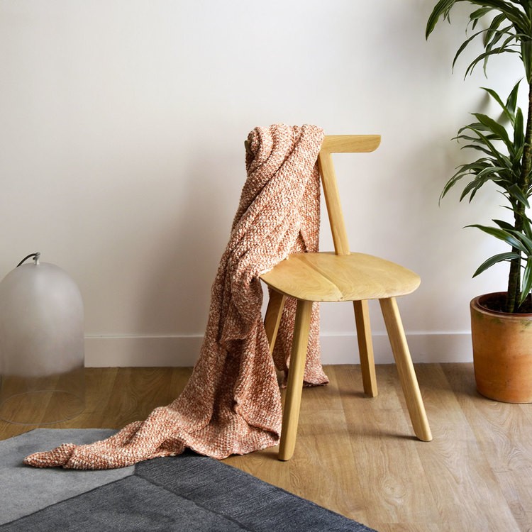 Chaise Juka en chêne massif au design scandinave par Laurent Batisse