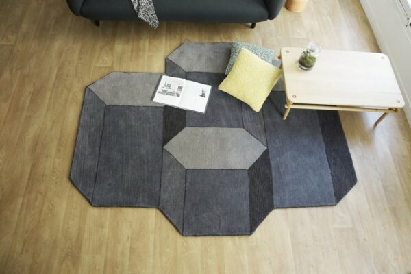 Tapis design BASALTE XL au design graphique par Guillaume Delvigne
