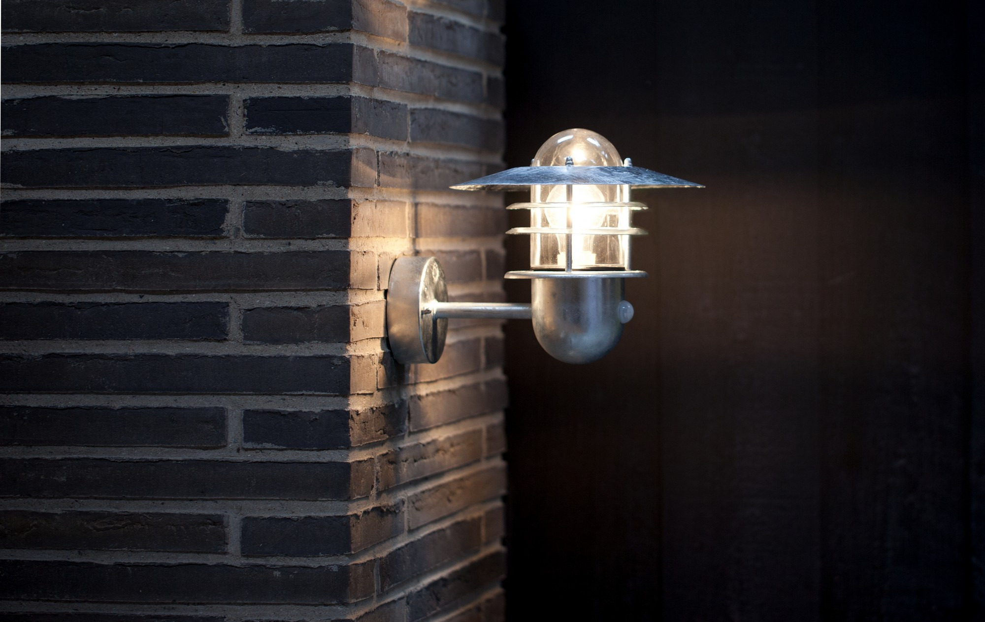 Applique d'extérieur Agger Sensor au design contemporain par Nordlux