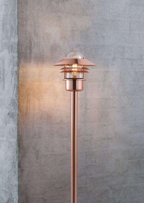 Lampadaire d'extérieur Blokhus au design contemporain par Nordlux