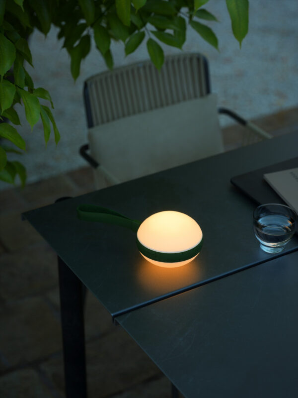 Lampe à poser d'extérieur Bring To go au design contemporain par Nordlux