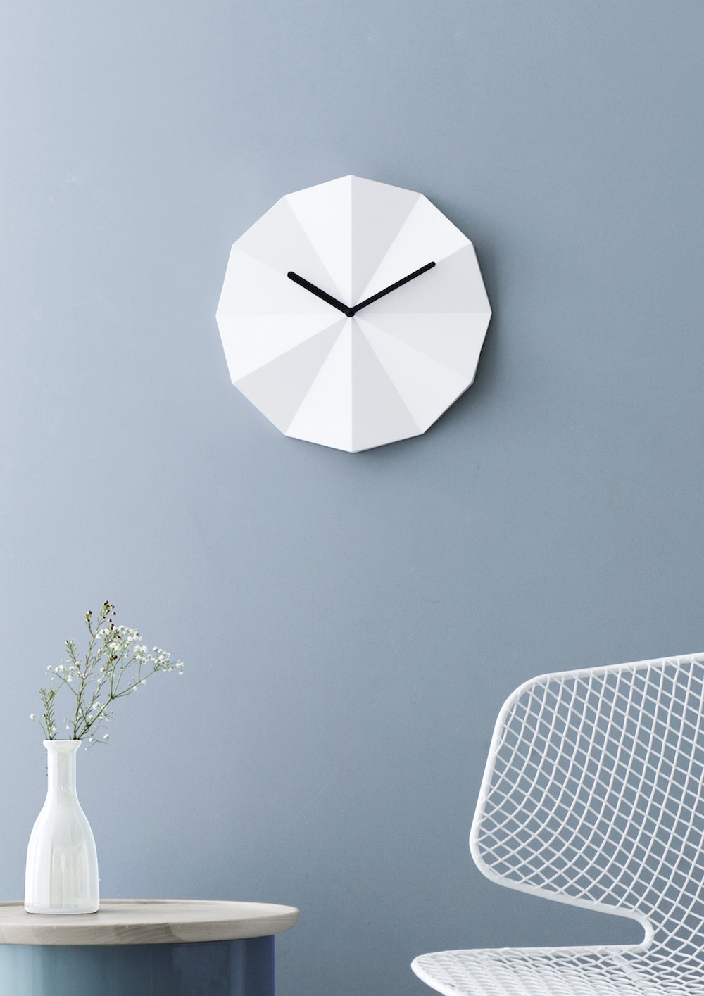 Horloge murale minimaliste Delta Clock blanc