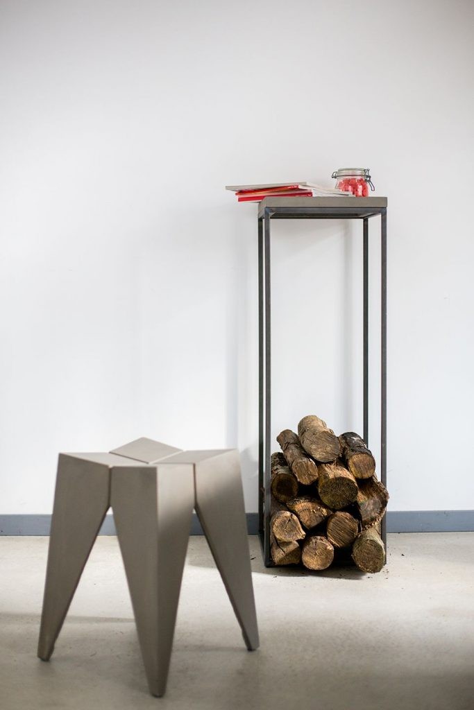Console design Perspective Stand en métal et plateau en béton au style industriel par Lyon Beton