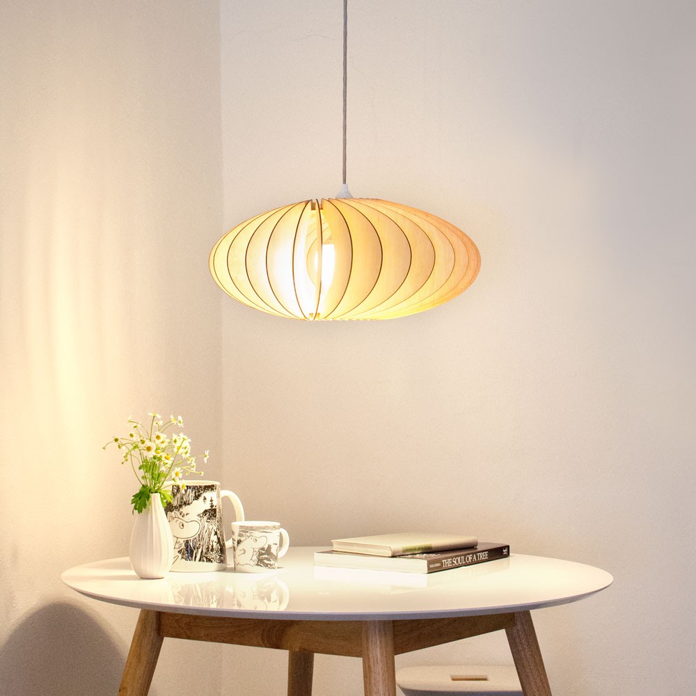 Suspension en forme de nuage NEFI Ø46cm découpée au laser en bouleau naturel par IUMI Design