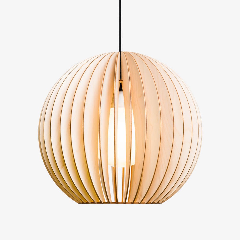 Suspension AION Ø30cm en bouleau naturel découpée au laser au design scandinave par IUMI Design