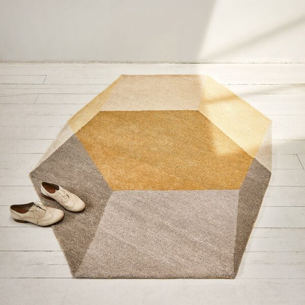 Tapis au design géométrique ISO hexagone 100% en laine par Ontwerpduo x Puik Art