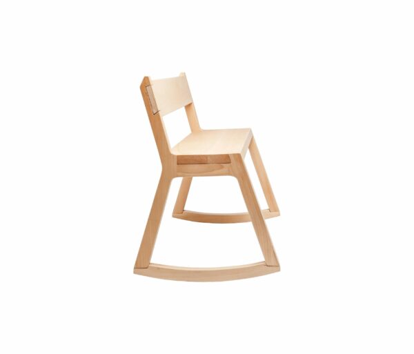 Banc à bascule TINA en hêtre avec dossier au design scandinave par Andrea Rekalidis X Covo design