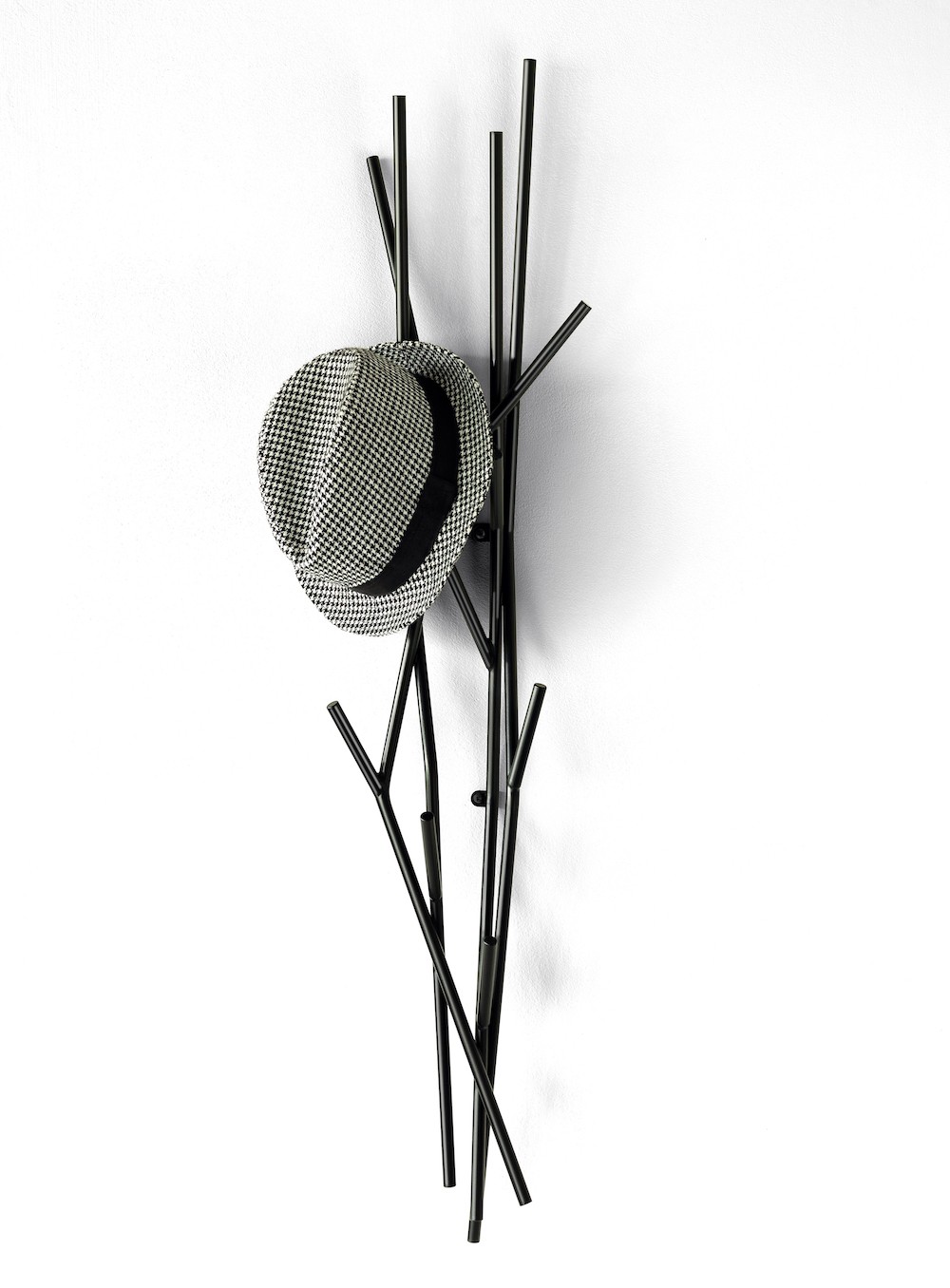 Patère murale Latva au design contemporain par Mikko Laakkonen X Covo design
