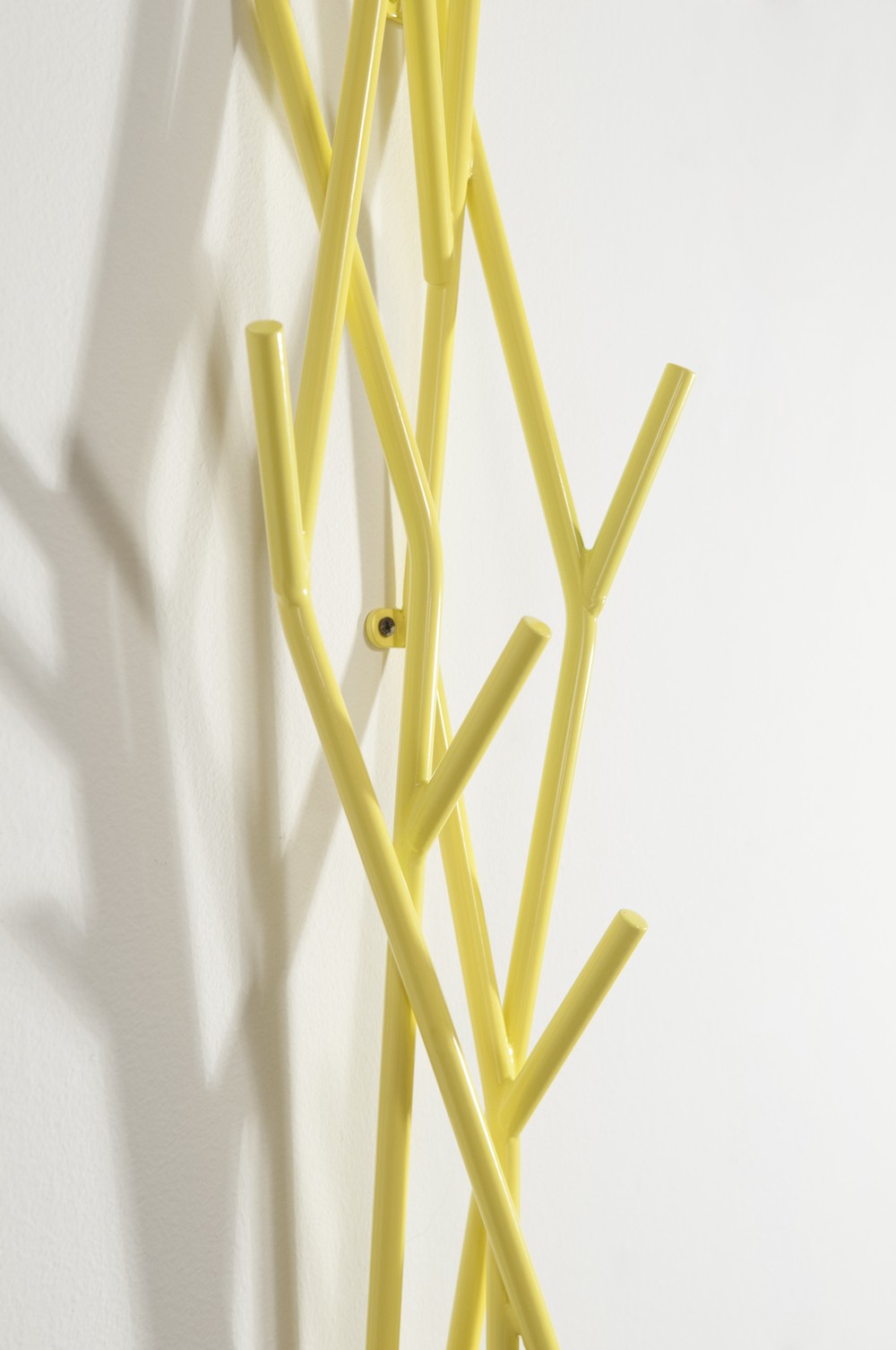 Patère murale Latva au design contemporain par Mikko Laakkonen X Covo design